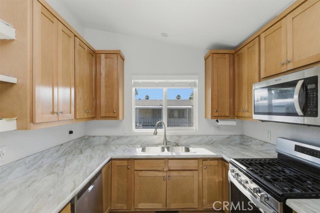 Detail Gallery Image 3 of 33 For 17640 Corkhill Rd #36,  Desert Hot Springs,  CA 92241 - 3 Beds | 2 Baths