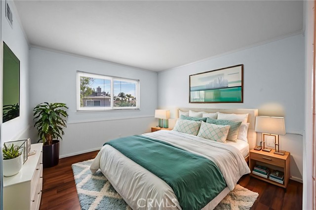 9882 Kings Canyon Drive, Huntington Beach CA: https://media.crmls.org/medias/f4391e97-da9a-4faa-95ca-8a41e885007c.jpg