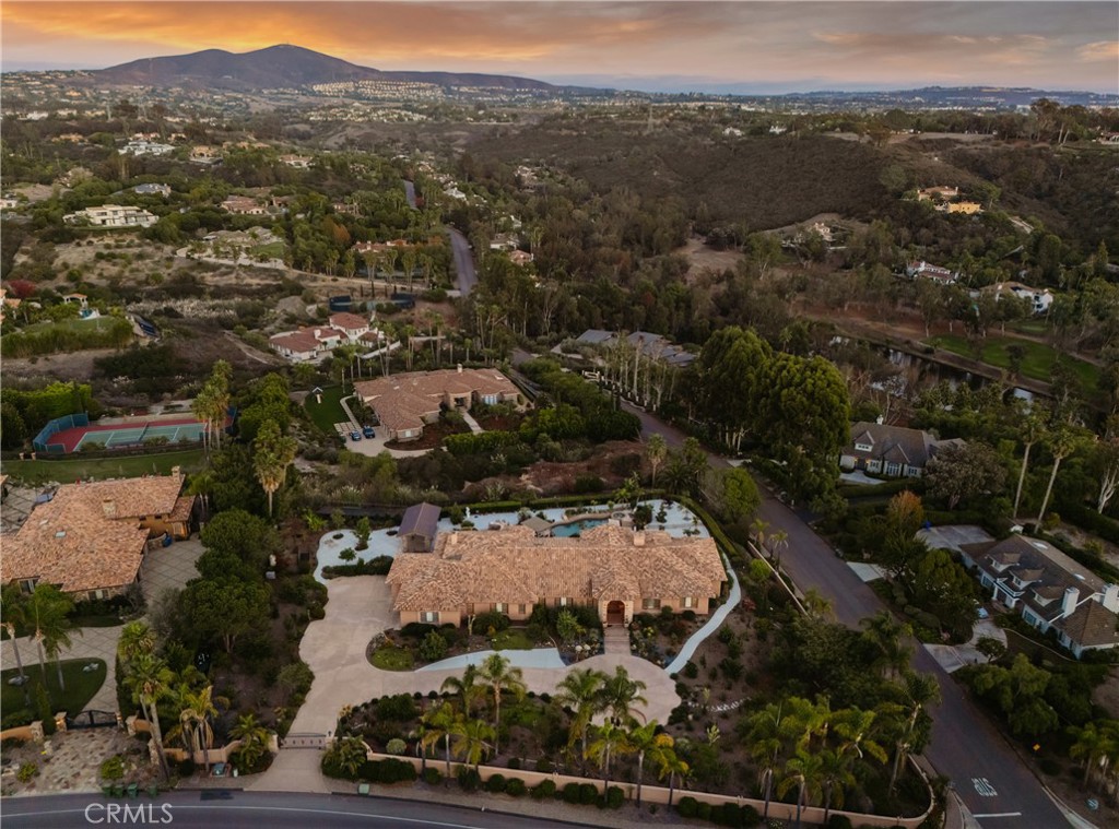 https://media.crmls.org/medias/f4394667-421b-4501-9d83-1bfa555c3f3f.jpg?preset=X-Large