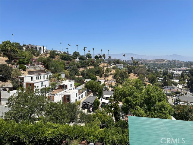 4414 Rose Hill W, Los Angeles CA: https://media.crmls.org/medias/f43a957c-62da-49bb-9ff1-d2df76d577d8.jpg