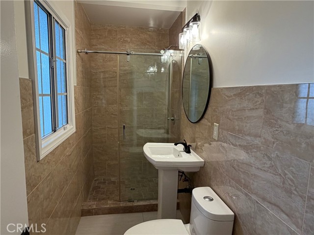 Detail Gallery Image 18 of 30 For 19216 Calvert St, Tarzana,  CA 91335 - 4 Beds | 3 Baths