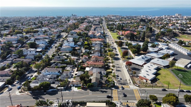 The ocean, bike path and beaches are this close!