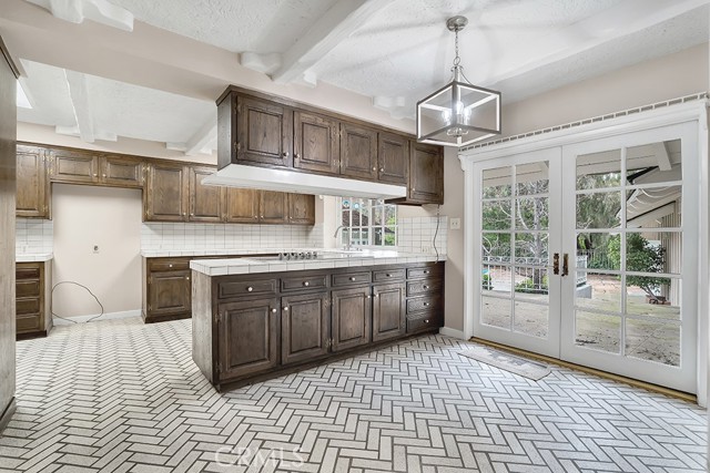 Detail Gallery Image 7 of 28 For 4809 Queen Victoria Rd, Woodland Hills,  CA 91364 - 5 Beds | 6 Baths