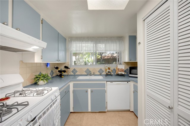 1024 Las Lomas Drive, La Habra CA: https://media.crmls.org/medias/f43cec37-50be-437a-902d-fd5b0c308eaf.jpg