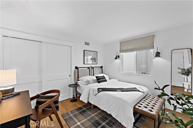 Downstairs secondary bedroom with Queen Bed.