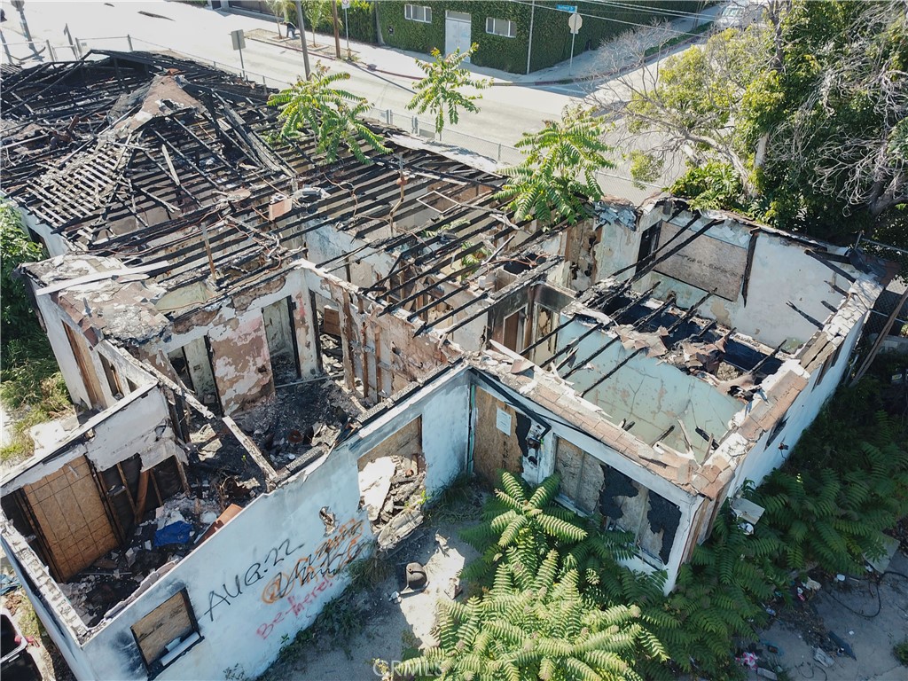 https://media.crmls.org/medias/f43e2e37-7f43-42da-91f1-708b17c87dc7.jpg?preset=X-Large