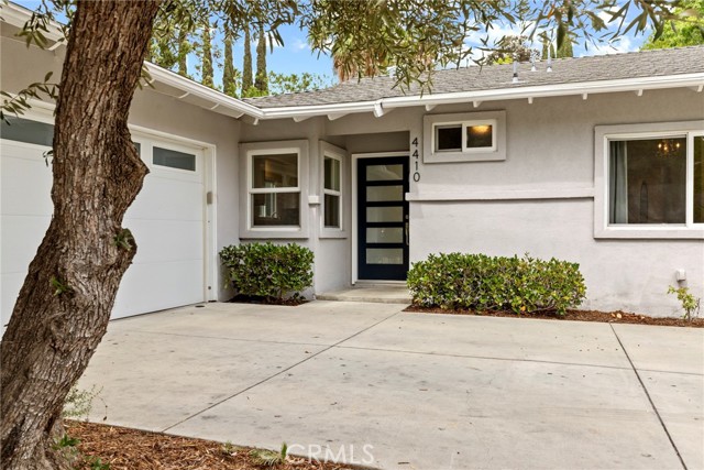 Detail Gallery Image 2 of 44 For 4410 Canoga Dr, Woodland Hills,  CA 91364 - 4 Beds | 3 Baths