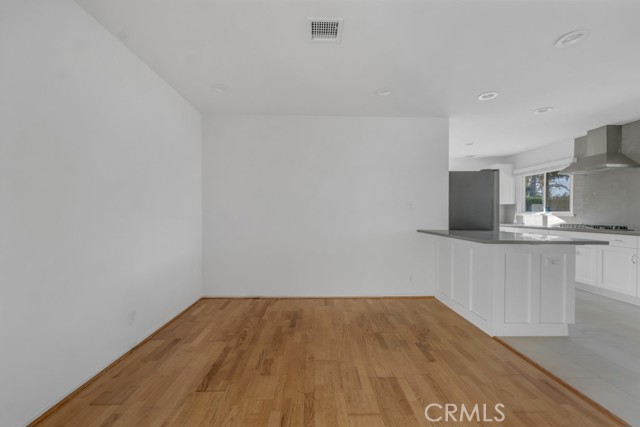 7758 Mason Avenue, Winnetka CA: https://media.crmls.org/medias/f43faf0c-a825-42f2-a35d-4077334d5c8b.jpg