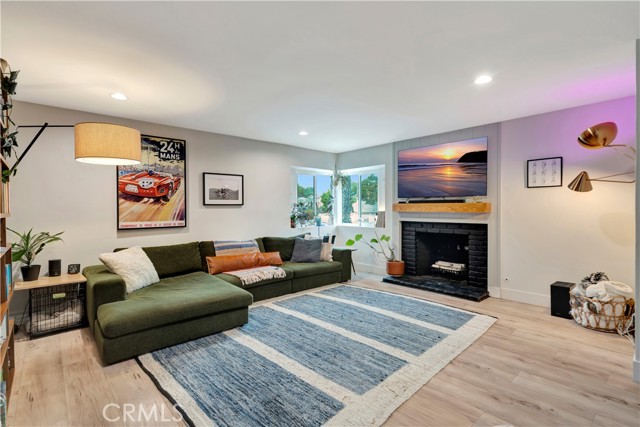Detail Gallery Image 4 of 21 For 2447 Young Ave, Thousand Oaks,  CA 91360 - 4 Beds | 2 Baths