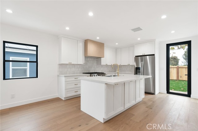 Detail Gallery Image 5 of 38 For 8334 Winsford Ave, Los Angeles,  CA 90045 - 5 Beds | 4 Baths