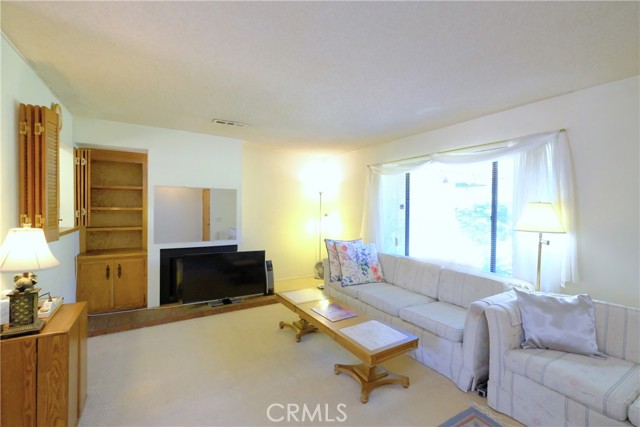 5132 Aspen Drive, Montclair CA: https://media.crmls.org/medias/f440db06-8039-450a-9b77-38d2a315b3ca.jpg