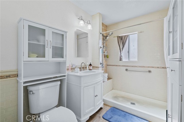 Detail Gallery Image 12 of 21 For 175 N San Gabriel Ave, Azusa,  CA 91702 - 2 Beds | 1 Baths