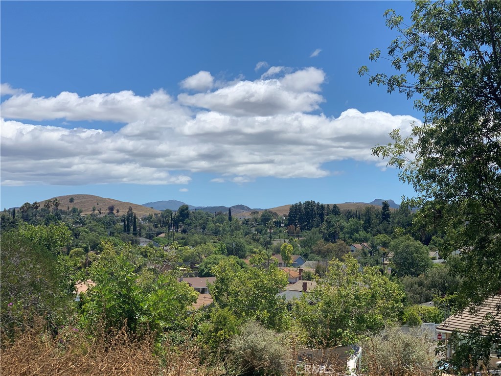 https://media.crmls.org/medias/f4414088-d990-4b5d-b9bb-632ea47091ff.jpg?preset=X-Large