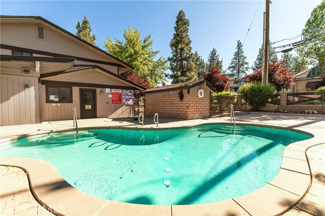 40670 Big Bear Boulevard, Big Bear Lake CA: https://media.crmls.org/medias/f44163c5-b202-4487-bfca-0f07ee2c2d57.jpg