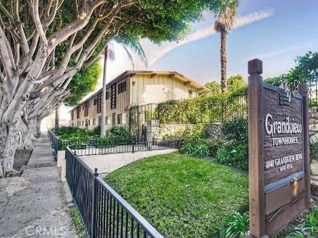 4040 Grand View BLVD Unit: 19