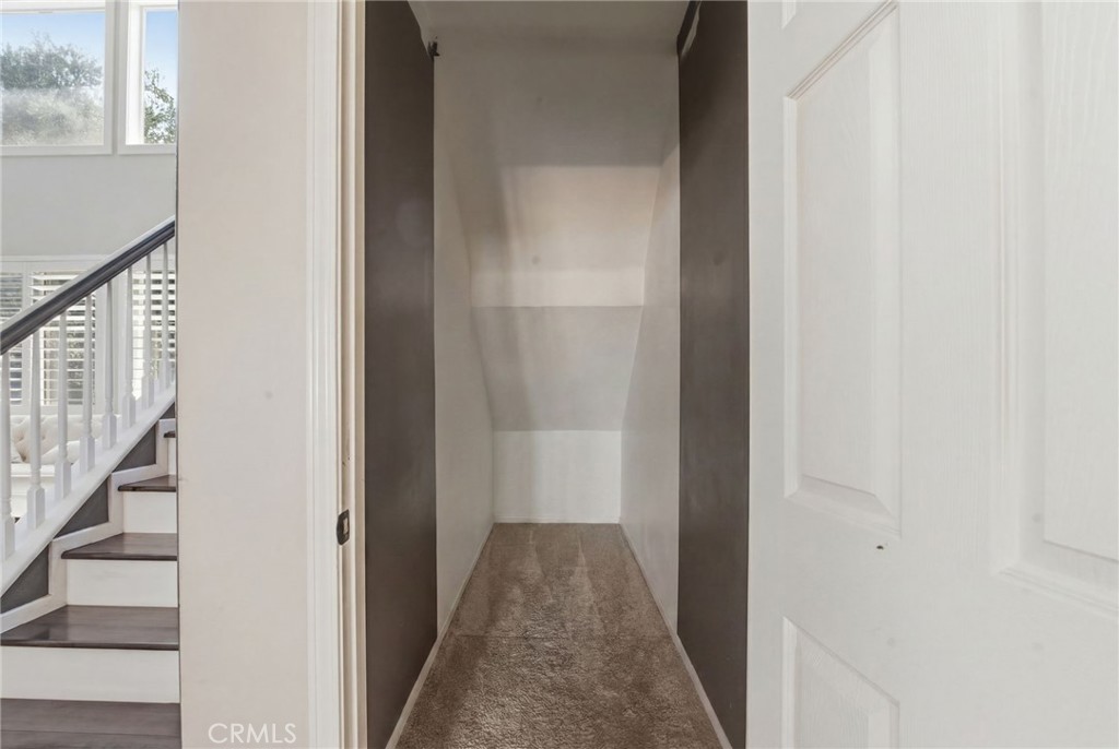 https://media.crmls.org/medias/f442f42d-31dd-4922-80bb-8b66d1f4ec20.jpg?preset=X-Large
