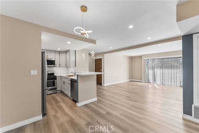 Detail Gallery Image 28 of 48 For 15511 Sherman Way #1,  Van Nuys,  CA 91406 - 2 Beds | 2 Baths