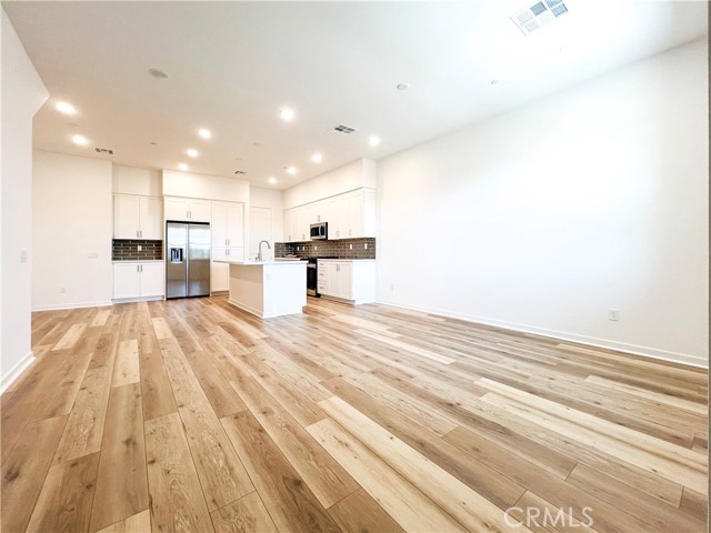 22019 Florence Circle, Walnut CA: https://media.crmls.org/medias/f44301dc-986b-4e7c-9fc9-c3a739224815.jpg