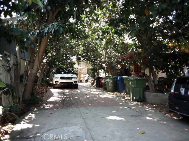 1127 N Commonwealth Avenue, Los Angeles CA: https://media.crmls.org/medias/f4435862-ca76-4fc9-989e-856cb491219c.jpg