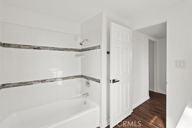 Detail Gallery Image 27 of 61 For 5160 Medina Rd, Woodland Hills,  CA 91364 - 3 Beds | 2/1 Baths