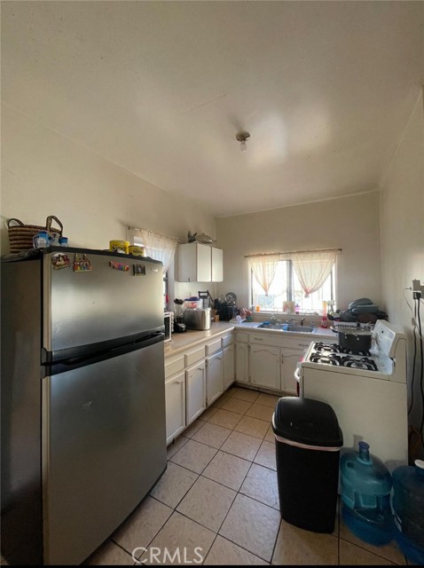 Detail Gallery Image 6 of 9 For 309 N Willowbrook Ave, Compton,  CA 90220 - 2 Beds | 2 Baths