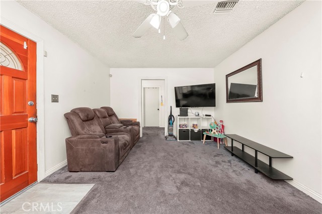 45532 Elm Avenue, Lancaster CA: https://media.crmls.org/medias/f4459b66-f2fb-430e-a548-2d3ee02570d5.jpg