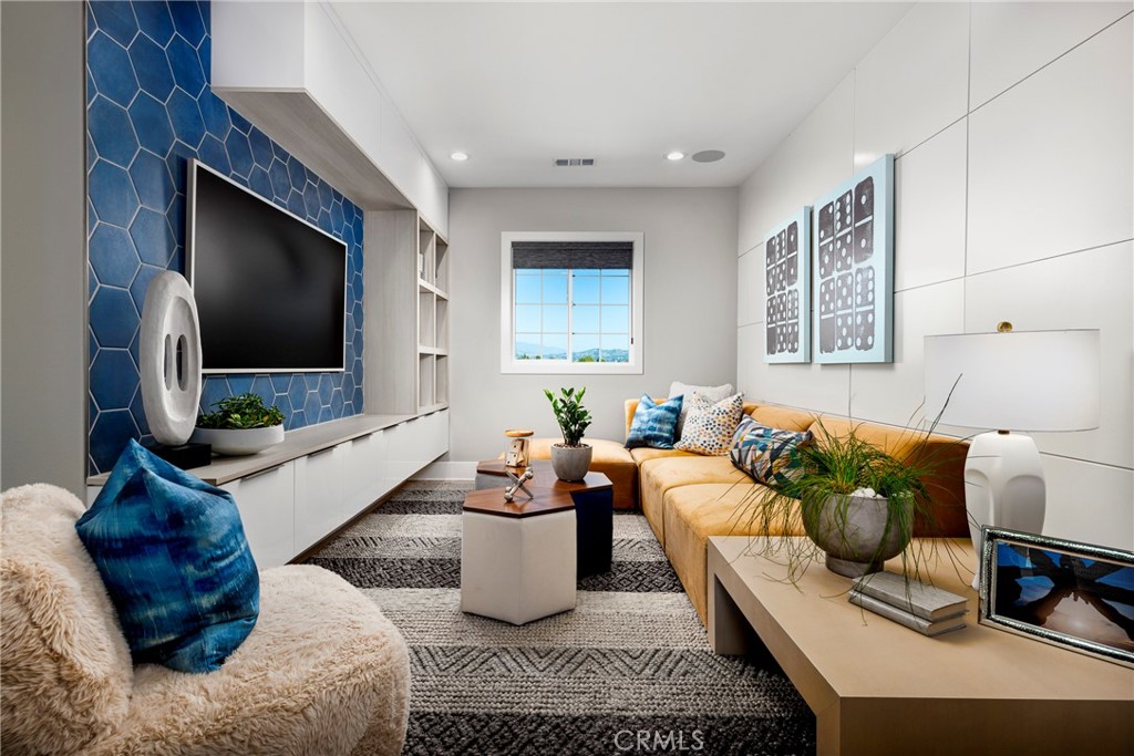 MLS #OC25040907 image #8