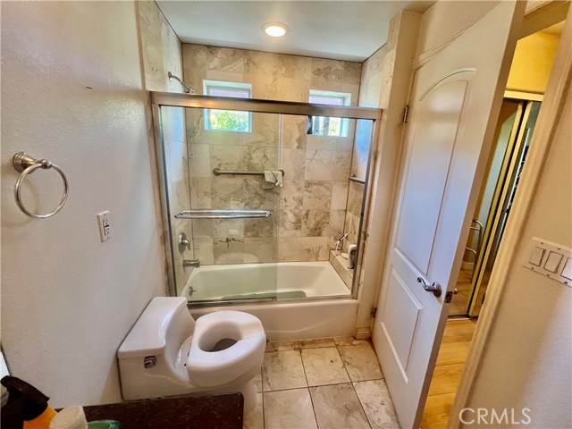 Detail Gallery Image 12 of 15 For 1515 Grismer Ave #102,  Burbank,  CA 91504 - 2 Beds | 2 Baths