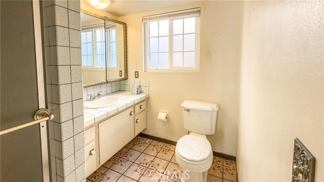 1702 E Bach Street, Carson CA: https://media.crmls.org/medias/f447a75e-4fd4-49a3-be9c-a6d3e4a52ffa.jpg