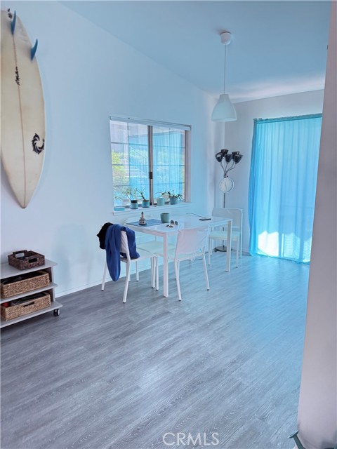 Detail Gallery Image 5 of 11 For 950 Quarterhorse, Oak Park,  CA 91377 - 2 Beds | 2 Baths