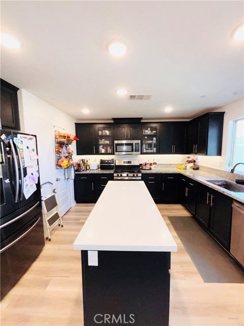 Detail Gallery Image 11 of 66 For 32770 Shorecrest, Lake Elsinore,  CA 92530 - 4 Beds | 3 Baths