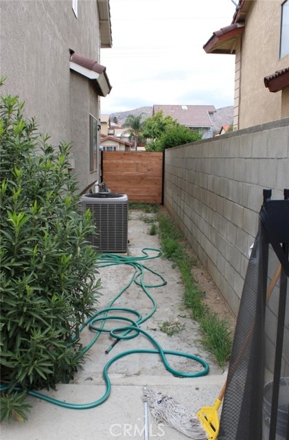 Detail Gallery Image 8 of 18 For 23809 Parkland Ave, Moreno Valley,  CA 92557 - 4 Beds | 2/1 Baths