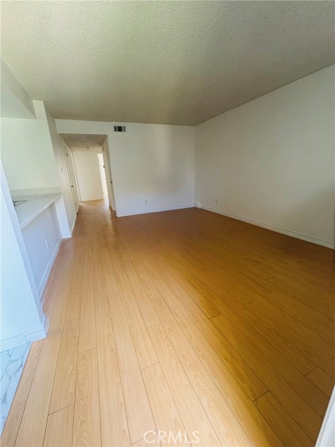 5484 Dobbs Street, Los Angeles CA: https://media.crmls.org/medias/f448df52-d541-487e-96ae-3170ab006108.jpg