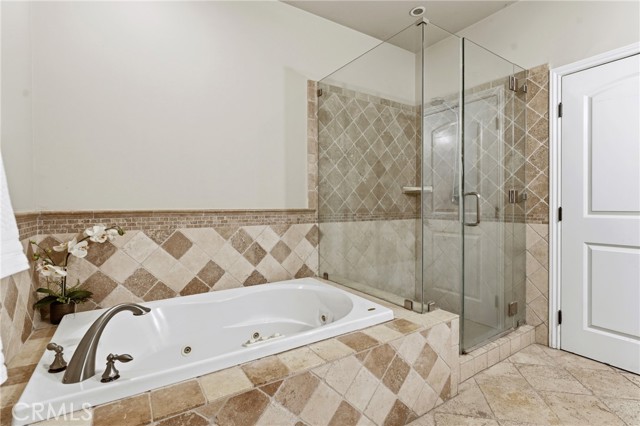 Detail Gallery Image 21 of 39 For 22711 Collins St, Woodland Hills,  CA 91367 - 4 Beds | 3/1 Baths