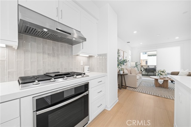 Detail Gallery Image 13 of 47 For 1042 N Anaheim Blvd #2,  Anaheim,  CA 92801 - 4 Beds | 3/1 Baths