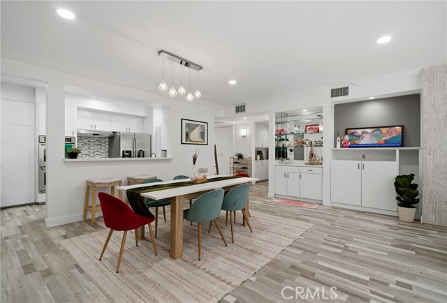 Detail Gallery Image 12 of 36 For 1277 S S Beverly Glen Blvd #107, Los Angeles,  CA 90024 - 2 Beds | 2 Baths