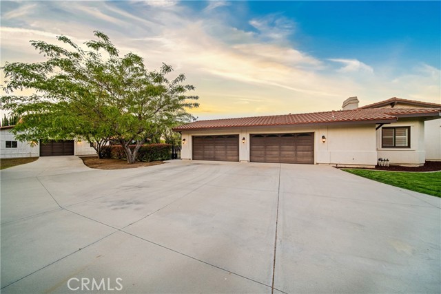 9394 Gum Tree Drive, Corona CA: https://media.crmls.org/medias/f44af9e4-5f94-428f-97f9-85d0d3b3b5e4.jpg