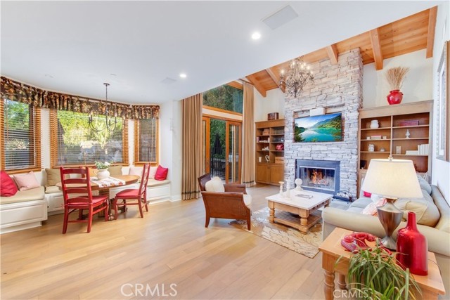 Detail Gallery Image 9 of 67 For 5230 Quakertown Ave, Woodland Hills,  CA 91364 - 5 Beds | 5 Baths