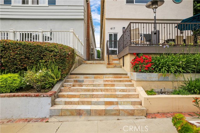 617 Iris Avenue, Corona del Mar CA: https://media.crmls.org/medias/f44be2d4-f2f3-4ccf-ac87-7c625259ccd2.jpg