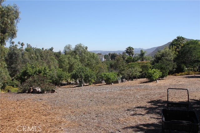 Detail Gallery Image 7 of 10 For 520 Woodland Hills Dr, Escondido,  CA 92029 - 4 Beds | 2/1 Baths