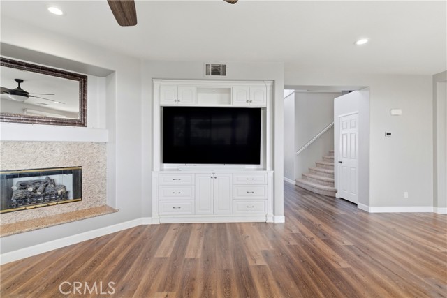 Detail Gallery Image 13 of 65 For 940 via Blairo, Corona,  CA 92879 - 5 Beds | 3 Baths