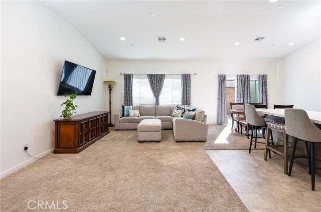 Detail Gallery Image 3 of 27 For 15537 Parry Peak Dr, Fontana,  CA 92336 - 3 Beds | 2 Baths