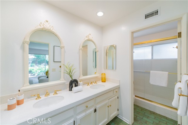 Dual Sinks in the master bathroom