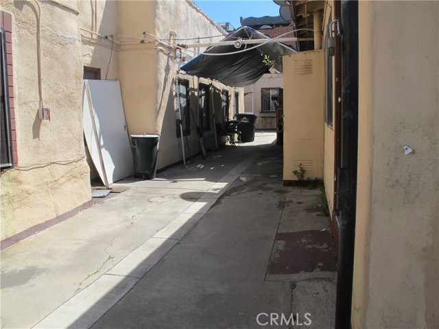 Detail Gallery Image 9 of 28 For 3000 Cazador, Los Angeles,  CA 90065 - – Beds | – Baths