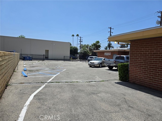 Image 22 of 23 For 418 San Fernando Mission Boulevard