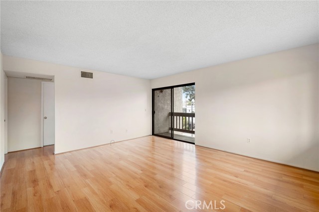 Detail Gallery Image 4 of 21 For 1004 E Garfield #5,  Glendale,  CA 91205 - 2 Beds | 2 Baths