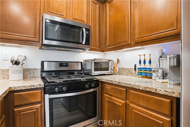 Detail Gallery Image 14 of 54 For 31082 Strawberry Tree, Temecula,  CA 92592 - 3 Beds | 2/1 Baths
