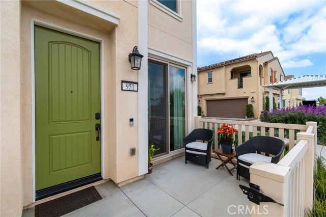 Detail Gallery Image 2 of 28 For 951 W Clover Ave, Rialto,  CA 92376 - 3 Beds | 2/1 Baths