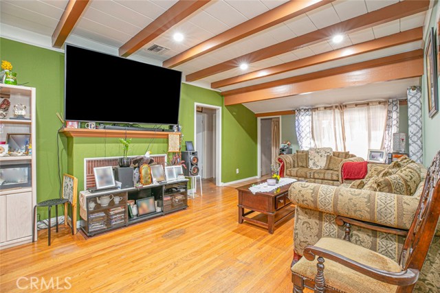 6438 Gloria Avenue photo 6