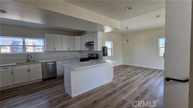 Detail Gallery Image 5 of 11 For 904 S Palmetto Ave #B,  Ontario,  CA 91762 - 4 Beds | 3 Baths